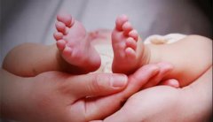 孕妈勇敢顺产，诞下9.9斤重男宝！